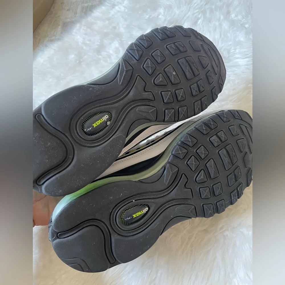 OLIVIA KIM AIR MAX - Picture 2 of 8